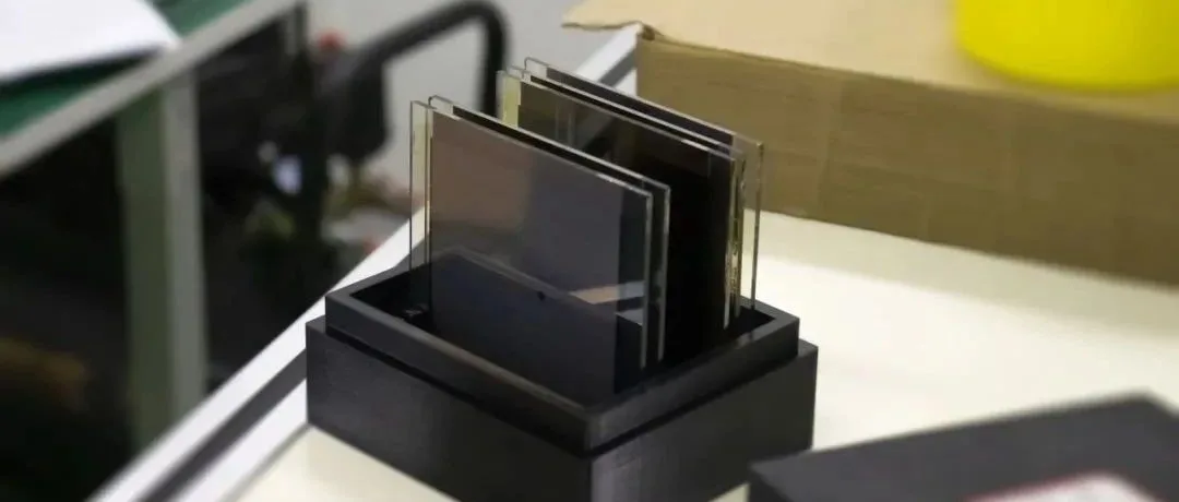 钙钛矿太阳能电池：反式结构更胜一筹？